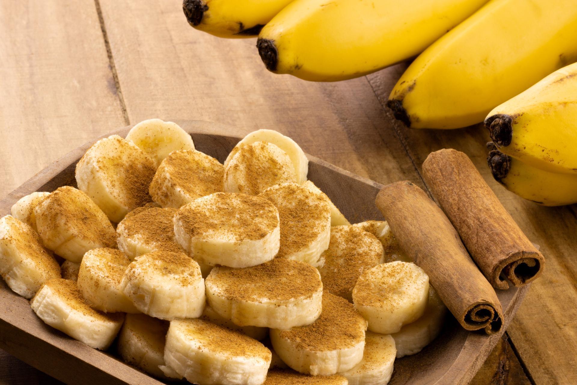 Banana de microondas com canela e açúcar