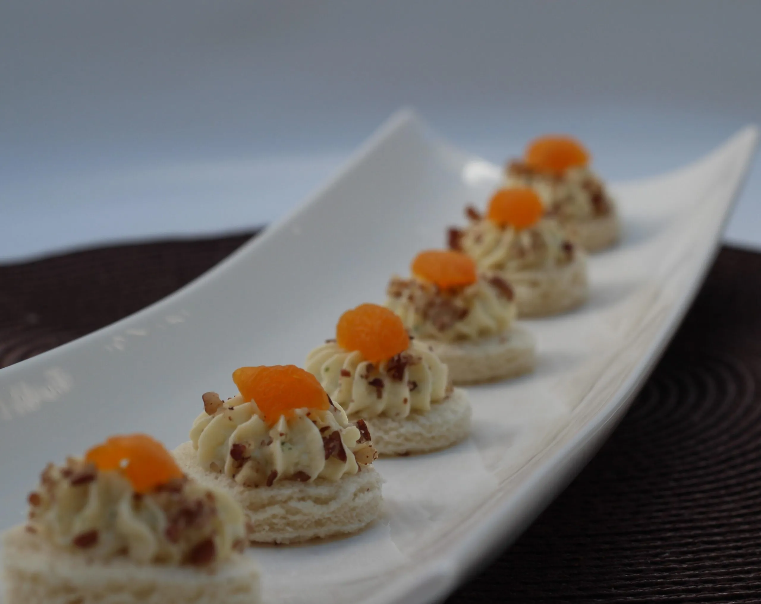 Canapés de pão de forma Canapés de pão de forma