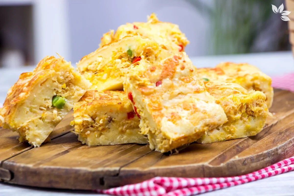 Torta salgada sem fermento com recheio de frango Torta salgada sem fermento com recheio de frango