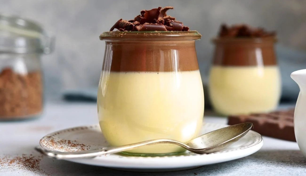 Mousse de maracujá com cobertura Mousse de maracujá com cobertura