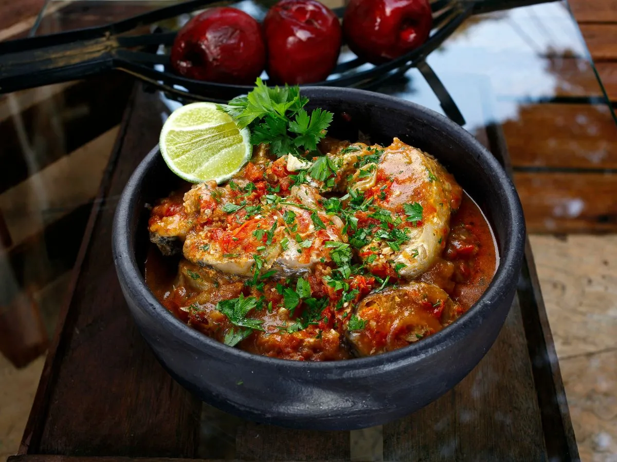 Cação ao molho vermelho Cação ao molho vermelho