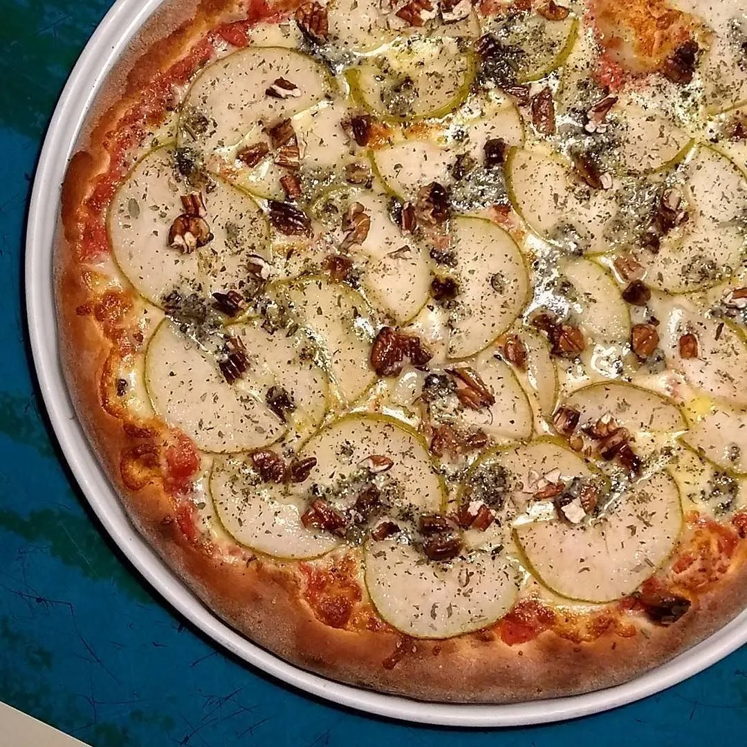 Pizza de Pera, Gorgonzola e Nozes Pizza de Pera, Gorgonzola e Nozes