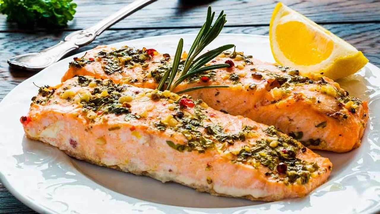 Salmão ao Molho de Ervas Salmão ao Molho de Ervas