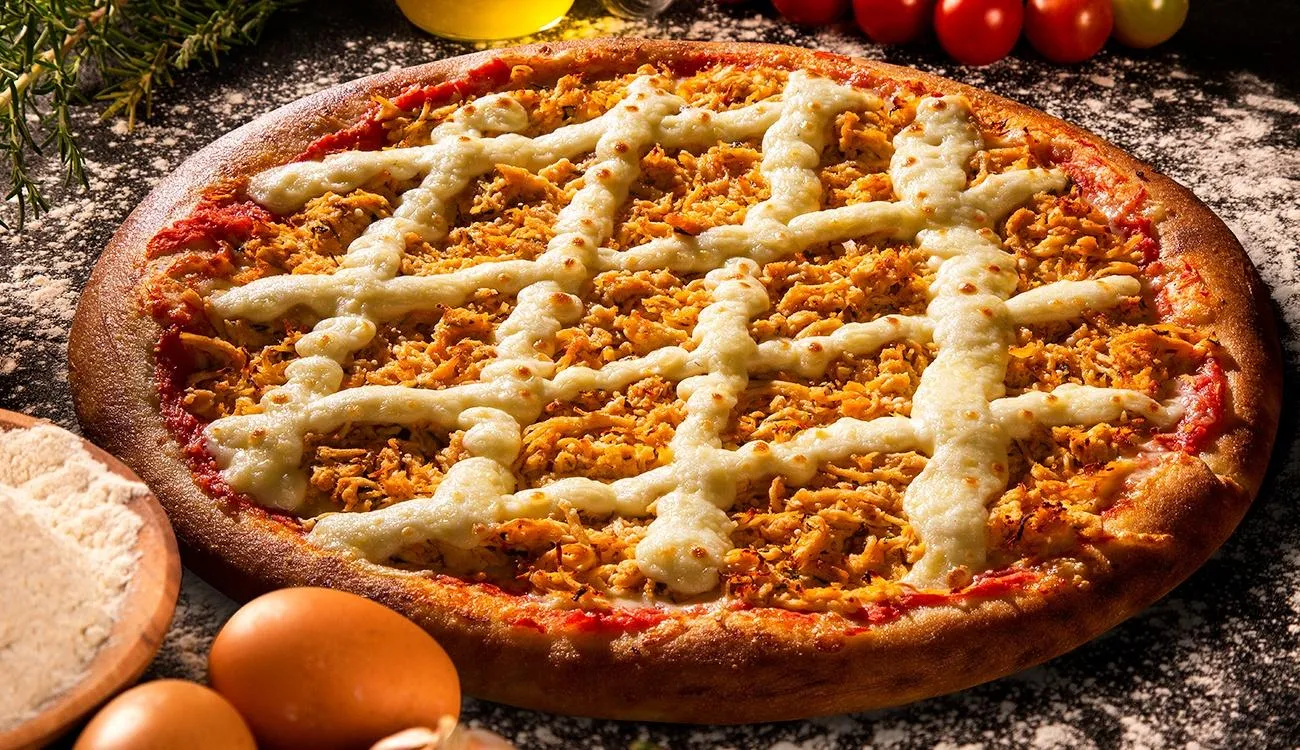 Pizza de Frango com Catupiry Pizza de Frango com Catupiry