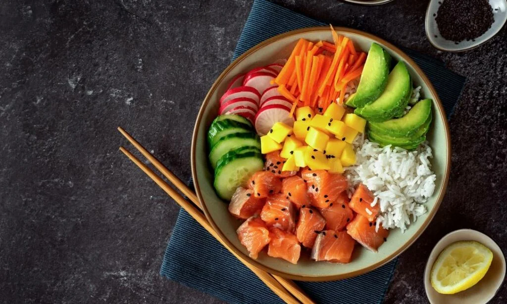 Poke de salmão com catupiry Poke de salmão com catupiry