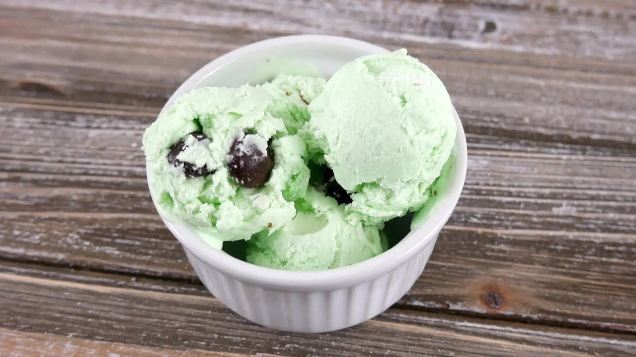 Sorvete de menta com chocolate Sorvete de menta com chocolate