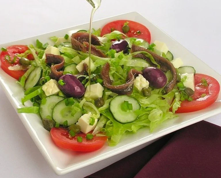 Salada grega com anchovas Salada grega com anchovas