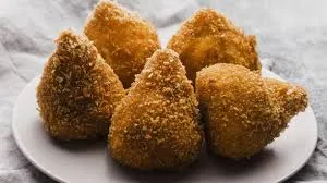 Coxinha de Cuscuz com Recheio de Carne Seca