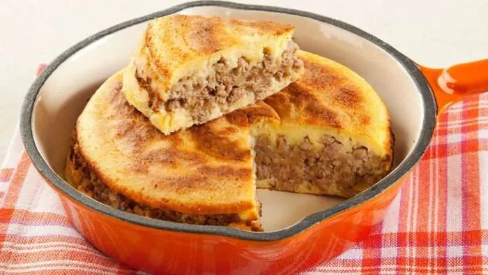 Torta de carne moída na frigideira Torta de carne moída na frigideira