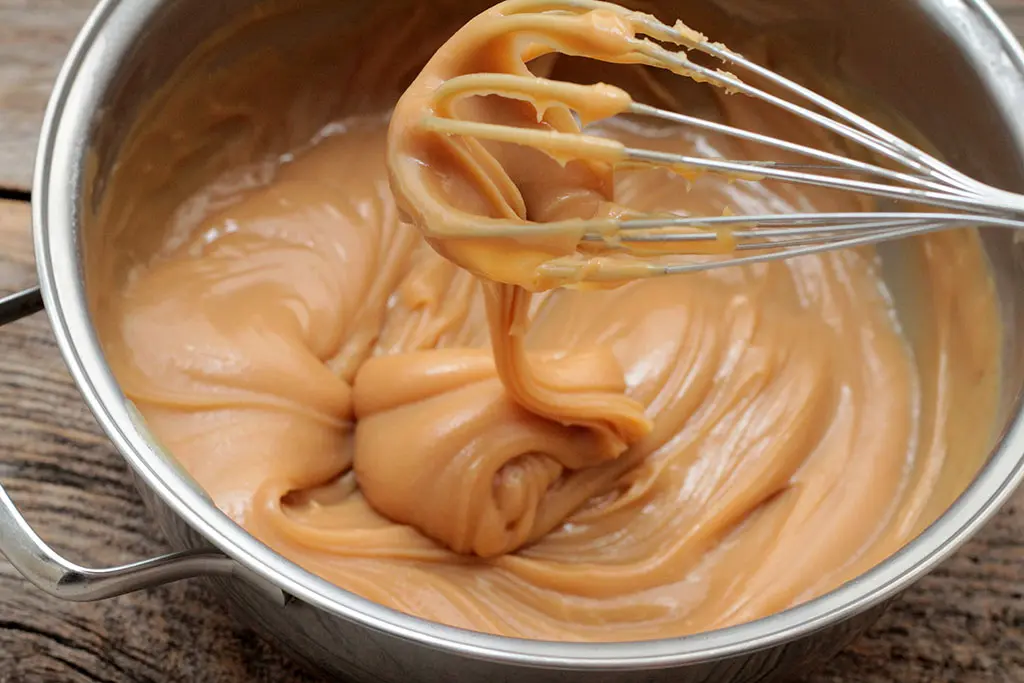 Doce de leite caseiro com 2 ingredientes Doce de leite caseiro com 2 ingredientes