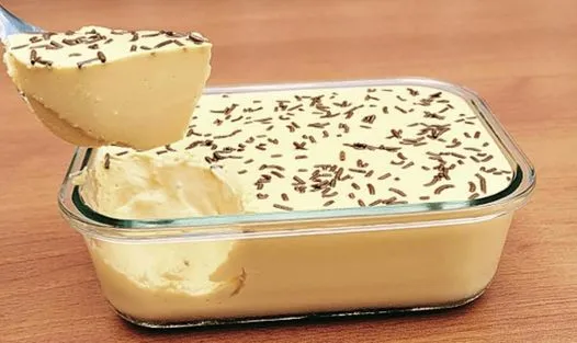 Sobremesa gelada com 2 ingredientes