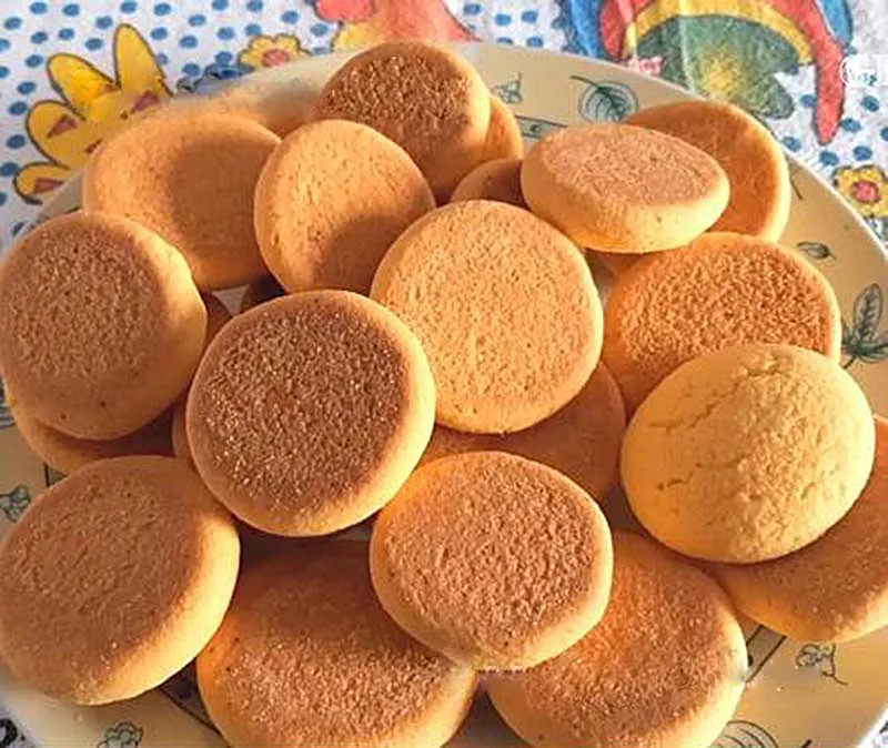 Bolachinha de Fubá sem trigo nem leite Bolachinha de Fubá sem trigo nem leite