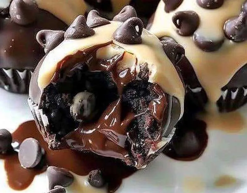 Bombas de Brownie com Gotas de Chocolate Bombas de Brownie com Gotas de Chocolate