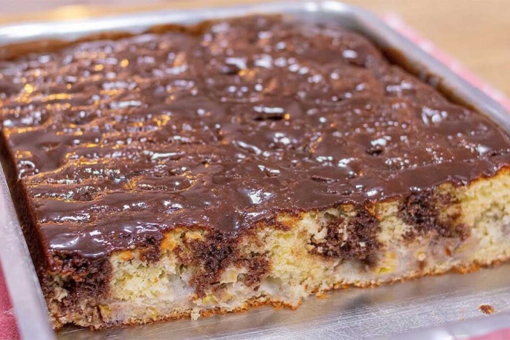 Bolo de banana com chocolate que vicia: receita completa