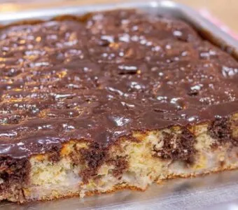 Bolo de banana com chocolate que vicia: receita completa