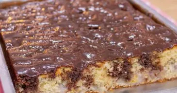 Bolo de banana com chocolate que vicia: receita completa