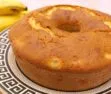 Bolo de banana fofinho que não afunda no meio