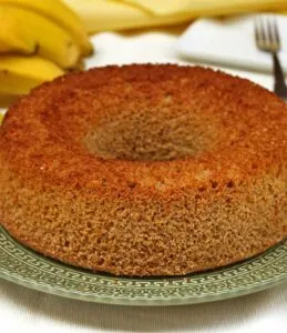 Bolo de banana sem açúcar adoçado só com a fruta