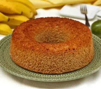 Bolo de banana sem açúcar adoçado só com a fruta