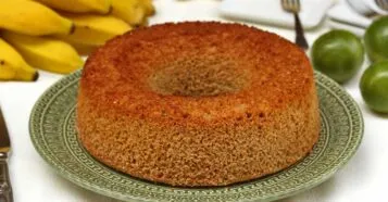 Bolo de banana sem açúcar adoçado só com a fruta