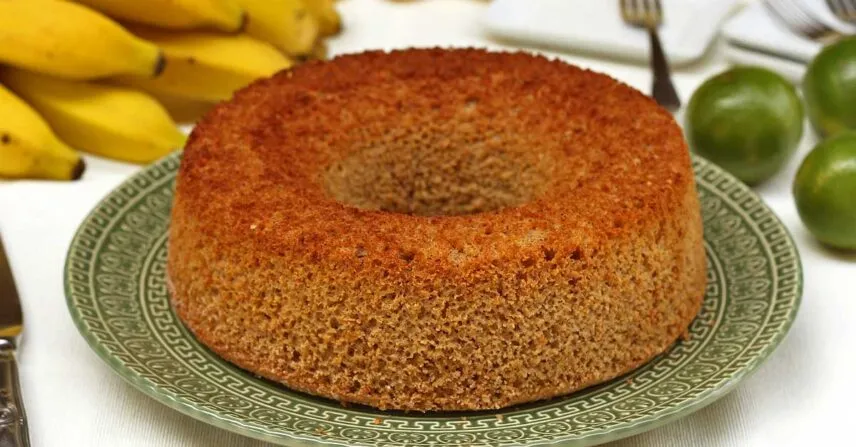 Bolo de banana sem açúcar adoçado só com a fruta