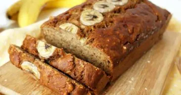 Bolo de banana vegano fofo e sem ovo