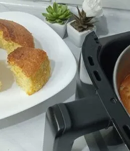 Bolo de banana na airfryer: pronto em 20 minutos