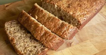 Bolo de banana proteico para ganho de massa muscular